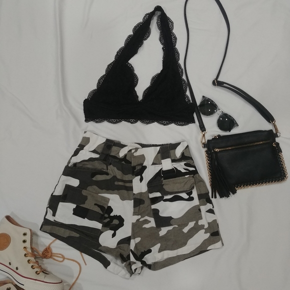 unbranded Pants - High waist camo cargo shorts M